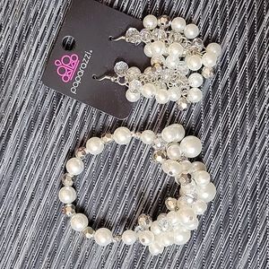 Paparazzi pearl 3 piece jewelry set. Includes ring, bracelet and necklace